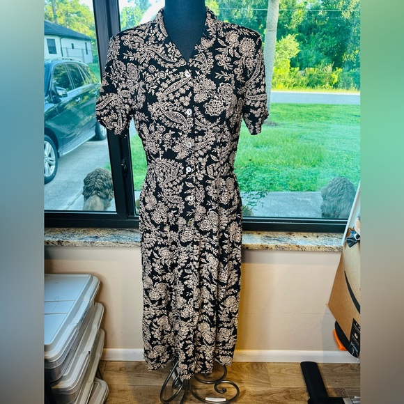 Laura Ashley Vintage Black and Cream Floral Patterned Maxi Dress Size 10 - Picture 1 of 7